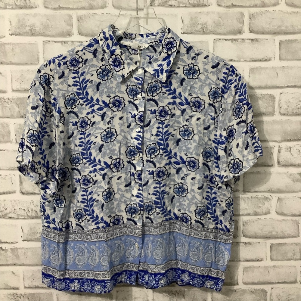 Jane + Delancey blue and white printed Summer Loose Fit Shirt M 
NWT